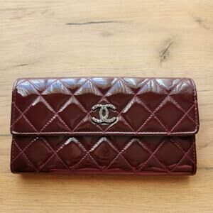 Chanel CC Brilliant Matelasse Patent Leather Burgundy Quilted Wallet